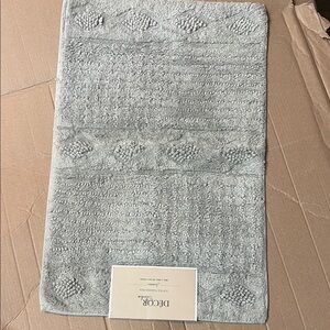 Gray Plush Bath Mat with High Pile